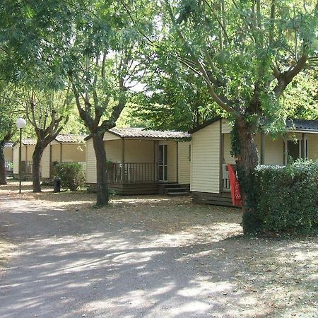 Camping Parc Du Chateau D'Allot Hotel Boé Habitación foto