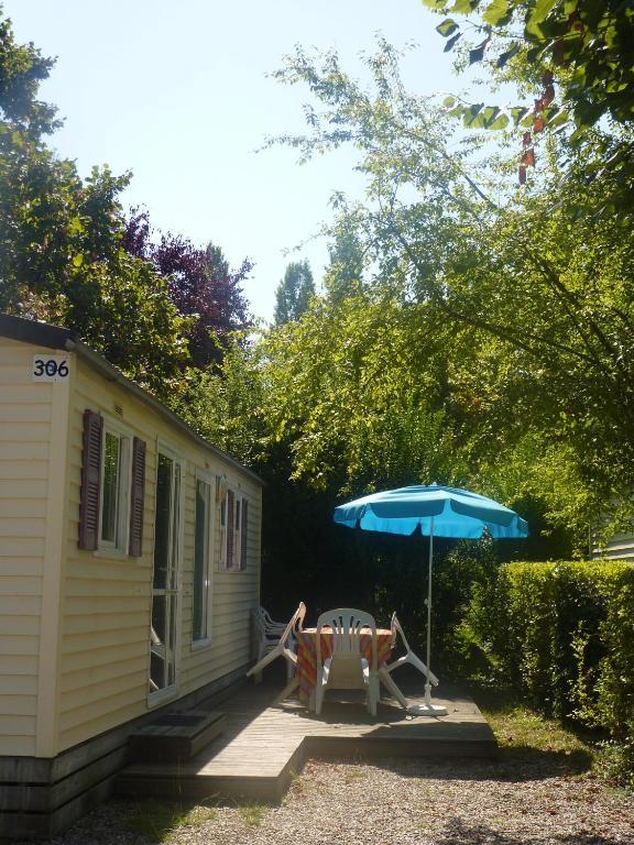 Camping Parc Du Chateau D'Allot Hotel Boé Habitación foto